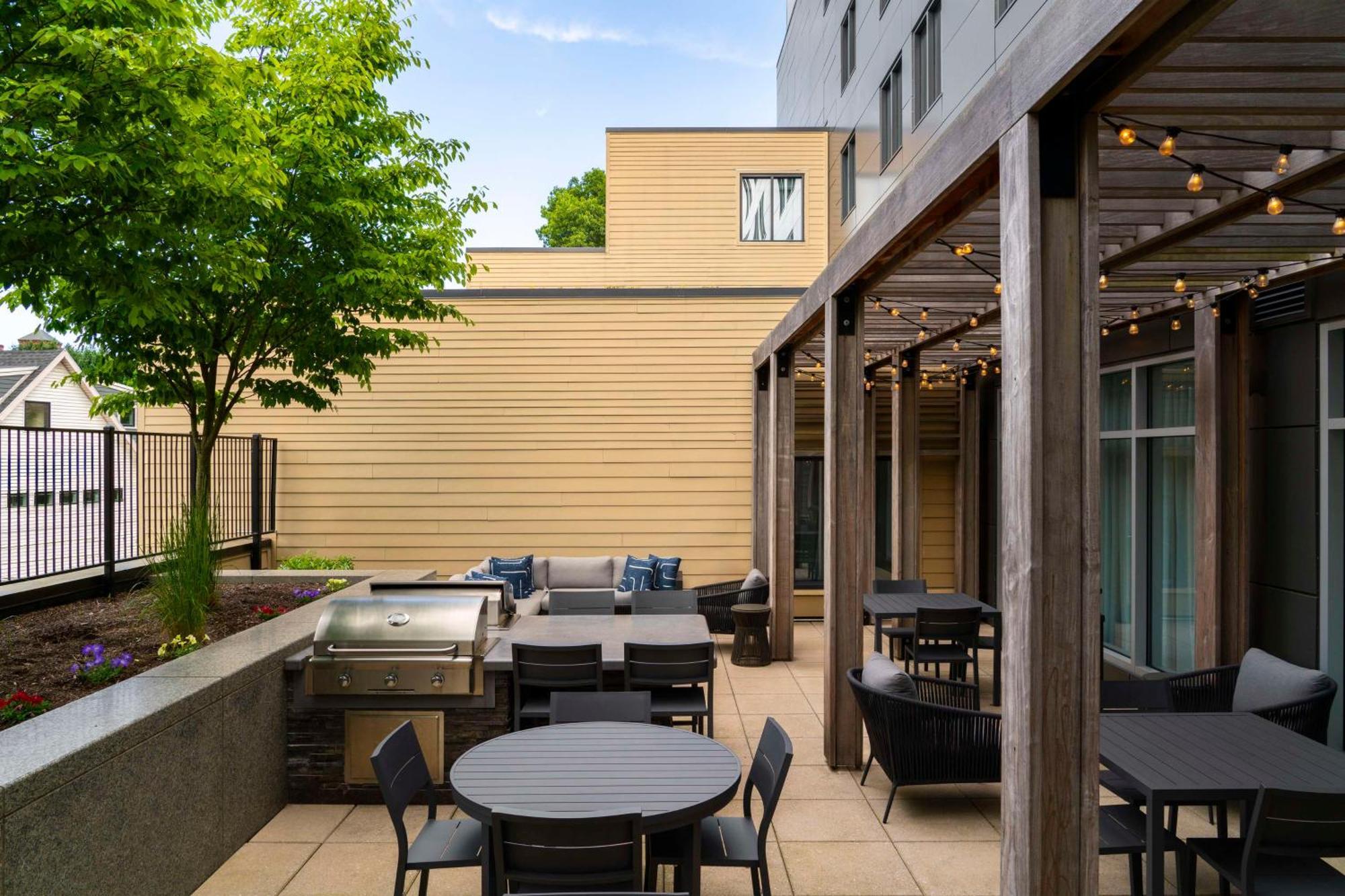 Homewood Suites By Hilton Boston Brookline-Longwood Medical Exterior photo